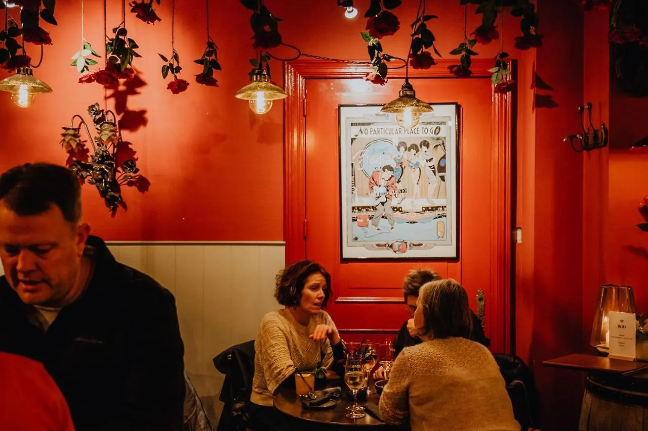 Hotel Rose Red Μπριζ