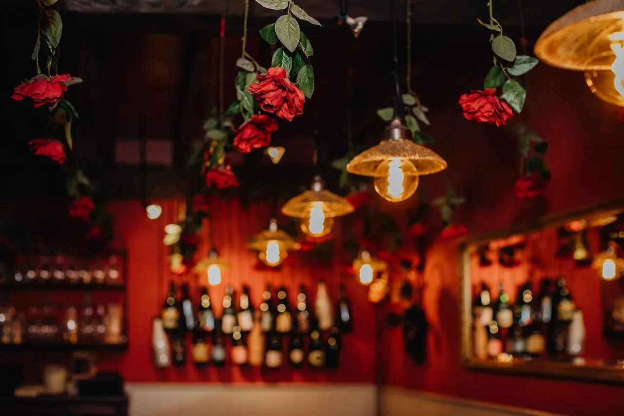 Hotel Rose Red