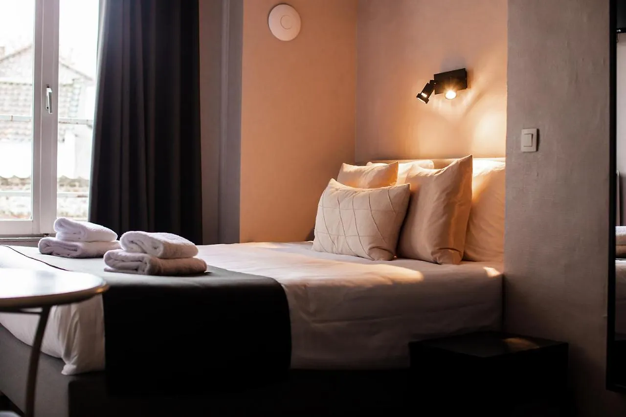 Hotel Rose Red